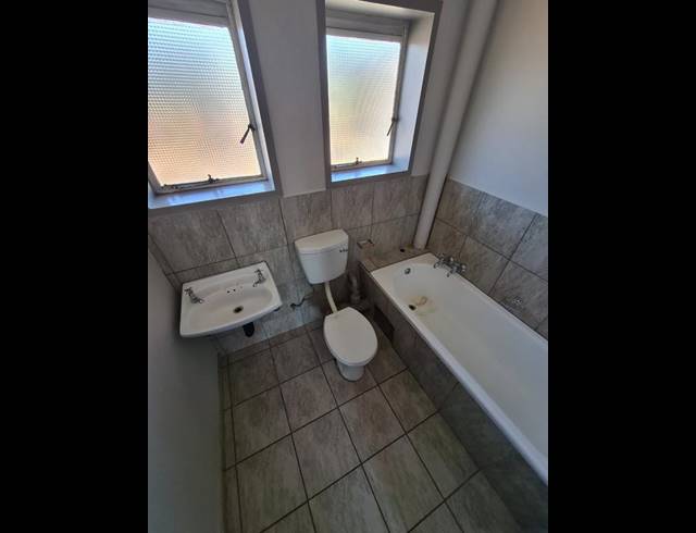 3 BEDROOM APARTMENT FOR SALE IN SASOLBURG CENTRAL